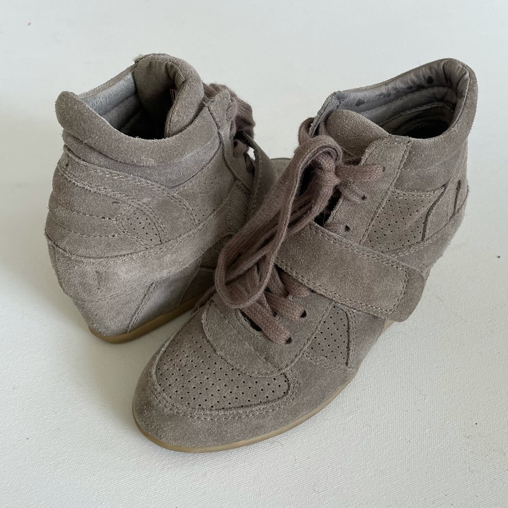 Youth Ash Wedge Sneakers size 35